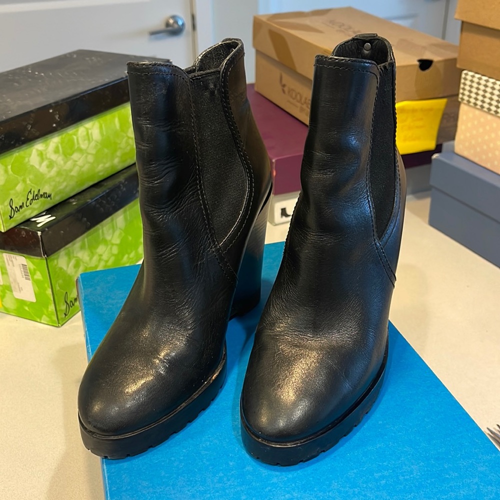 Michael KORS Leather Heeled Booties